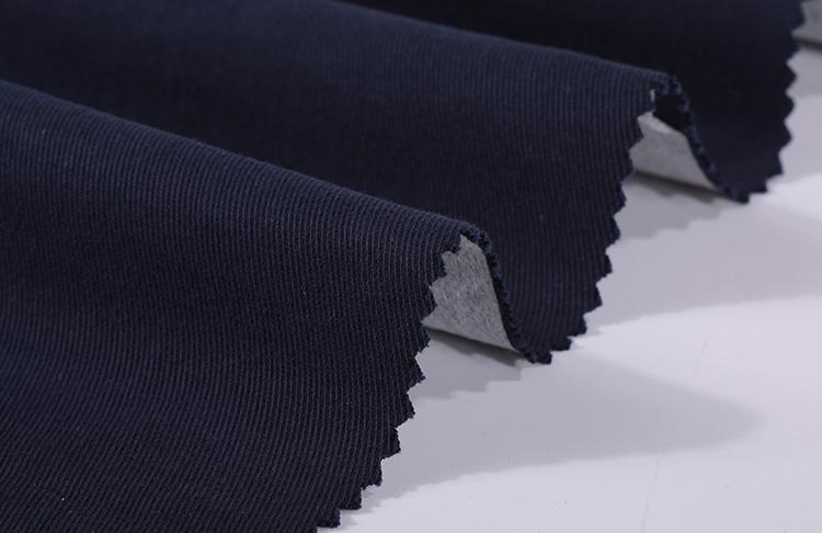 1m/kg规格:60"×300g/m2成份:100%c产品名称:梳仿倾斜针织布